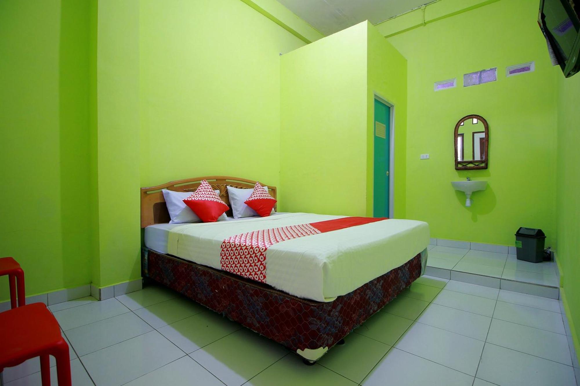 Oyo 2585 Sherren Guest House Lubuklinggau Экстерьер фото