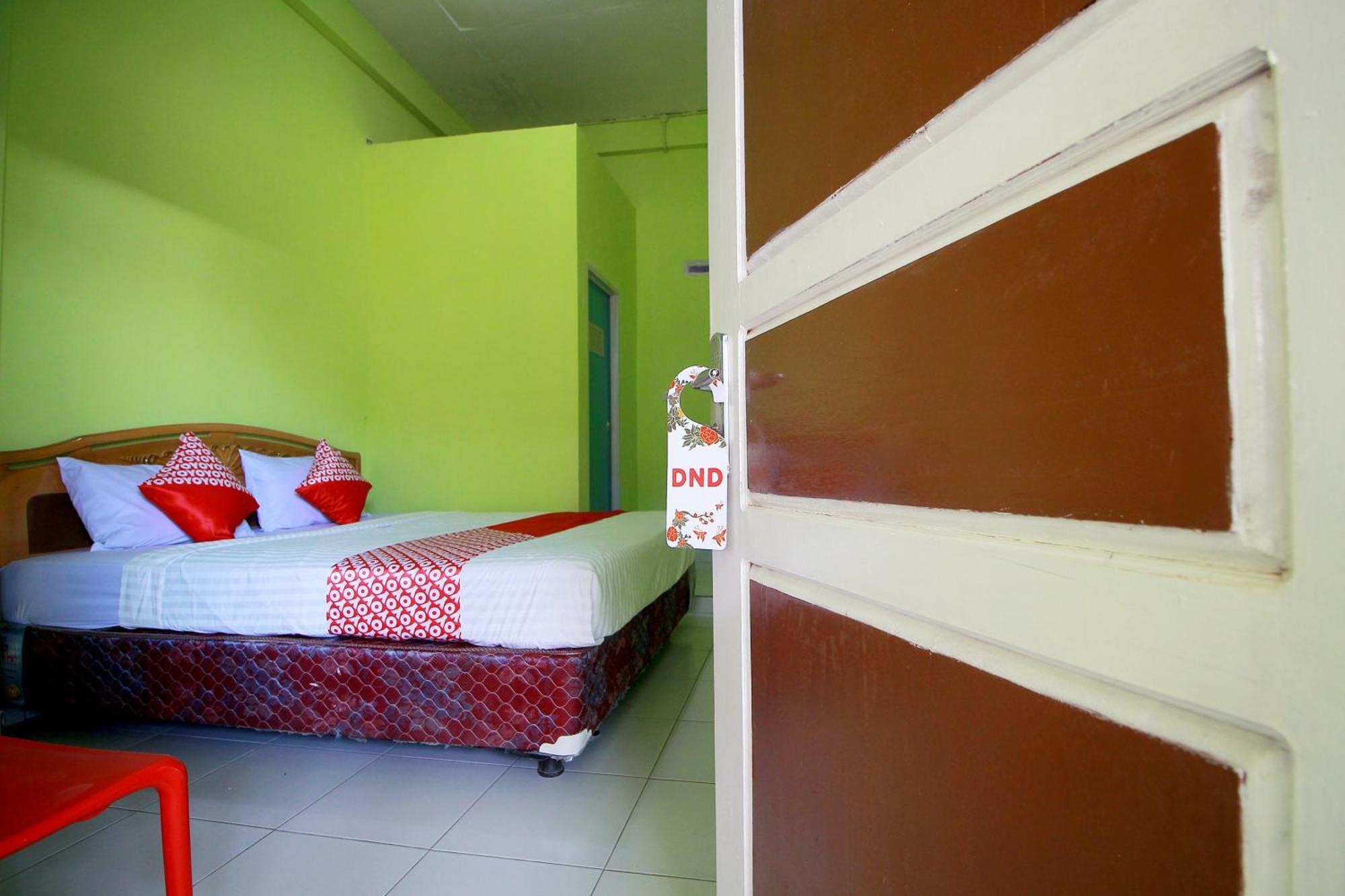 Oyo 2585 Sherren Guest House Lubuklinggau Экстерьер фото