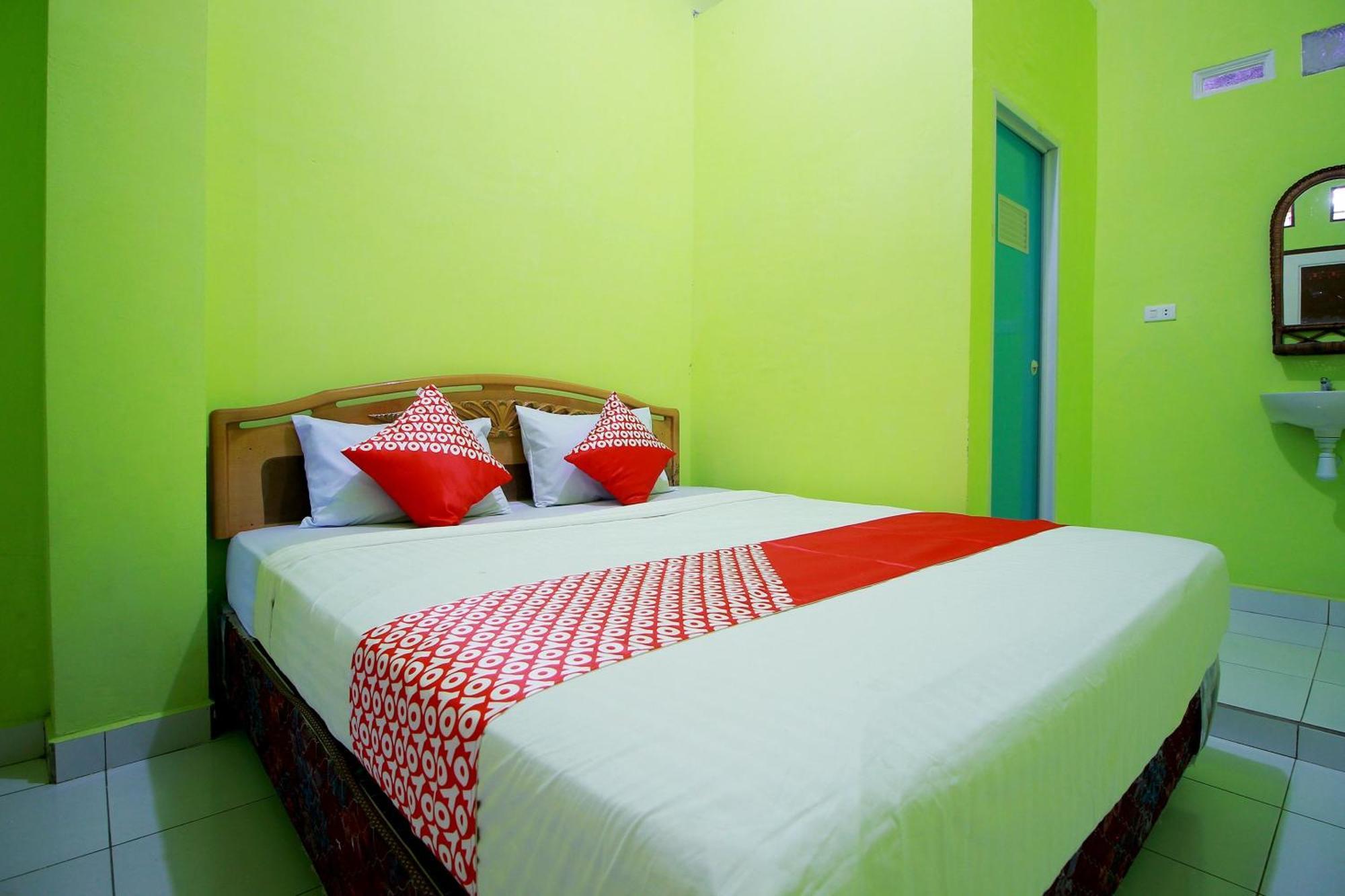 Oyo 2585 Sherren Guest House Lubuklinggau Экстерьер фото