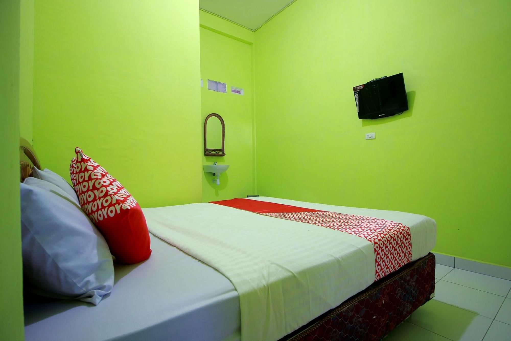 Oyo 2585 Sherren Guest House Lubuklinggau Экстерьер фото