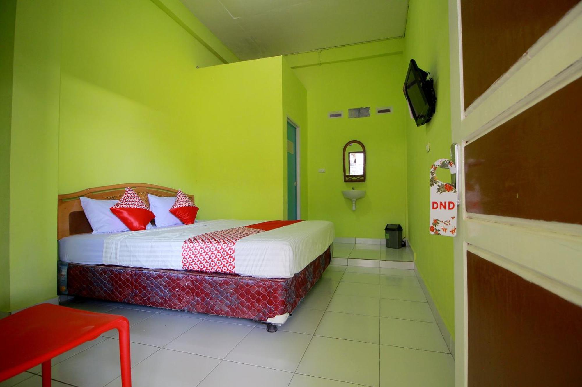 Oyo 2585 Sherren Guest House Lubuklinggau Экстерьер фото