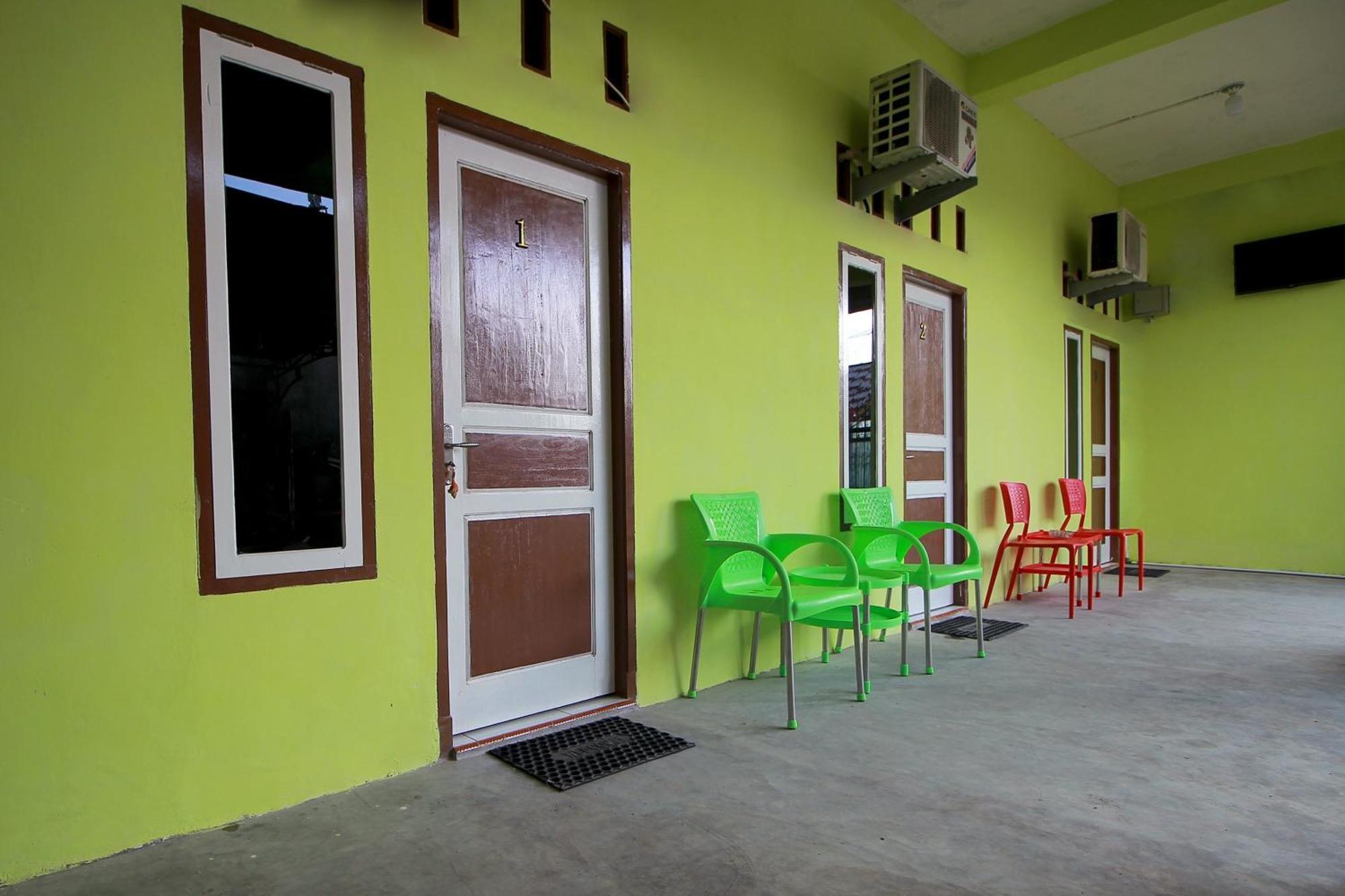 Oyo 2585 Sherren Guest House Lubuklinggau Экстерьер фото