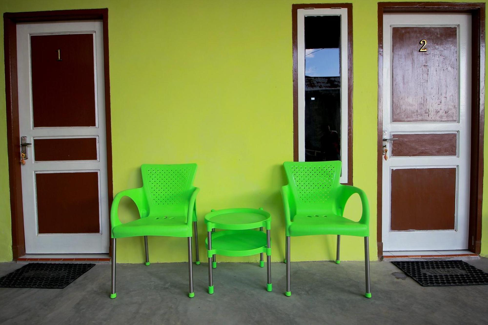 Oyo 2585 Sherren Guest House Lubuklinggau Экстерьер фото