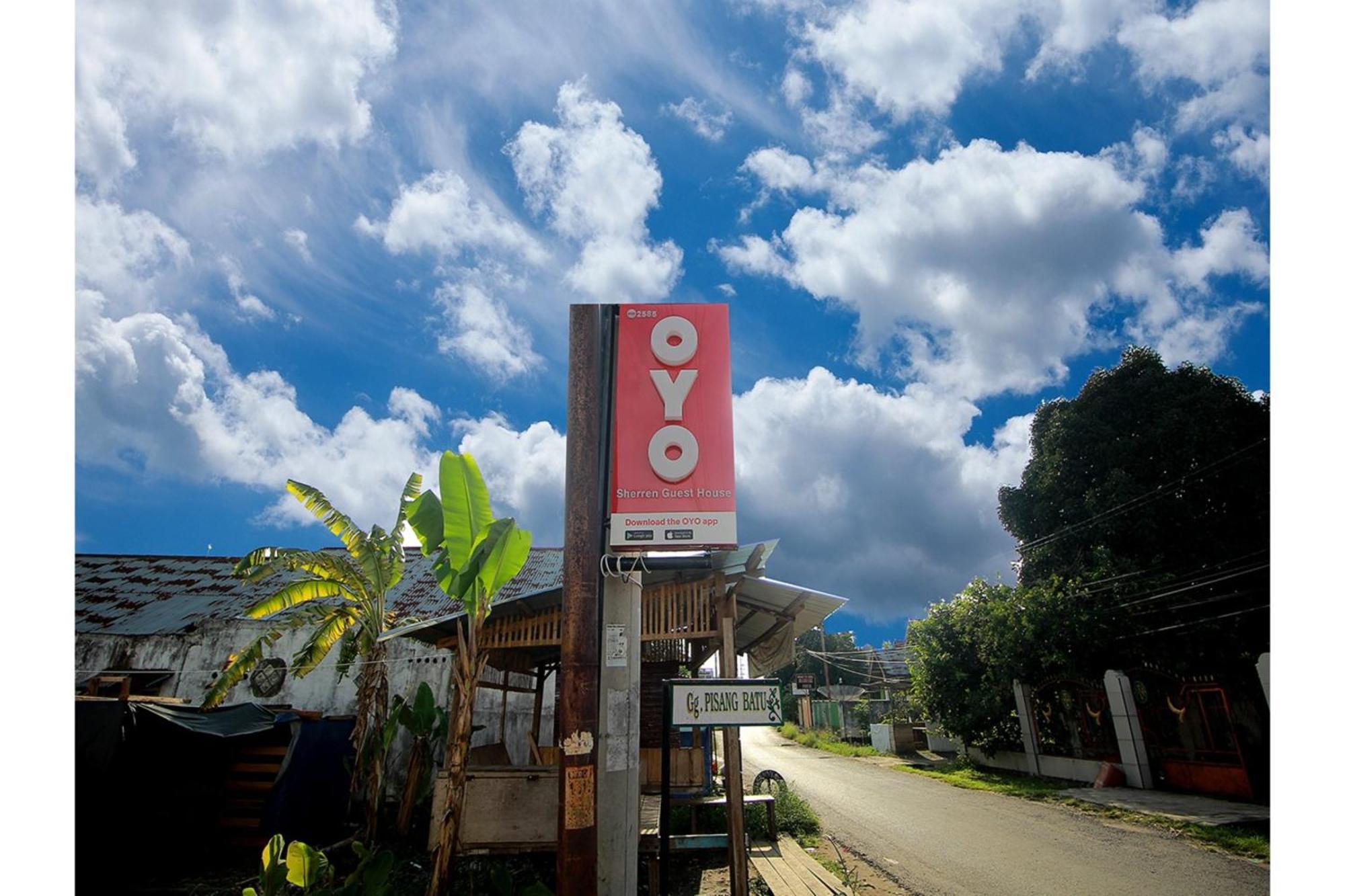 Oyo 2585 Sherren Guest House Lubuklinggau Экстерьер фото